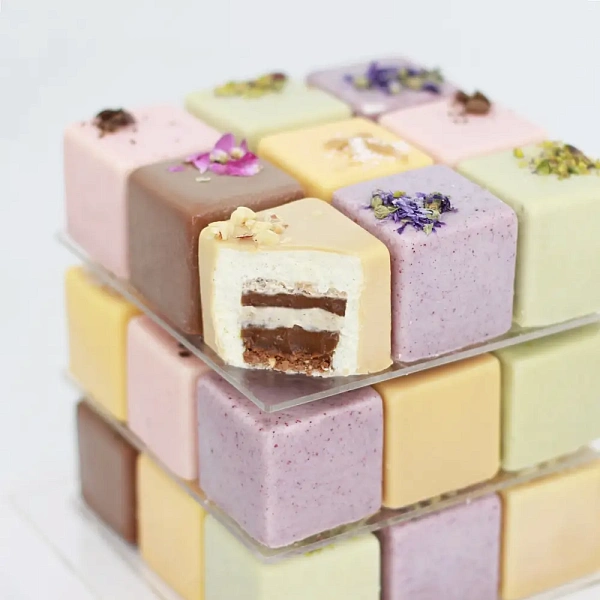 Купить муссовый торт Кубик Рубика базовый на заказ в Москве - в авторской  кондитерской COOKlinova-Куклинова